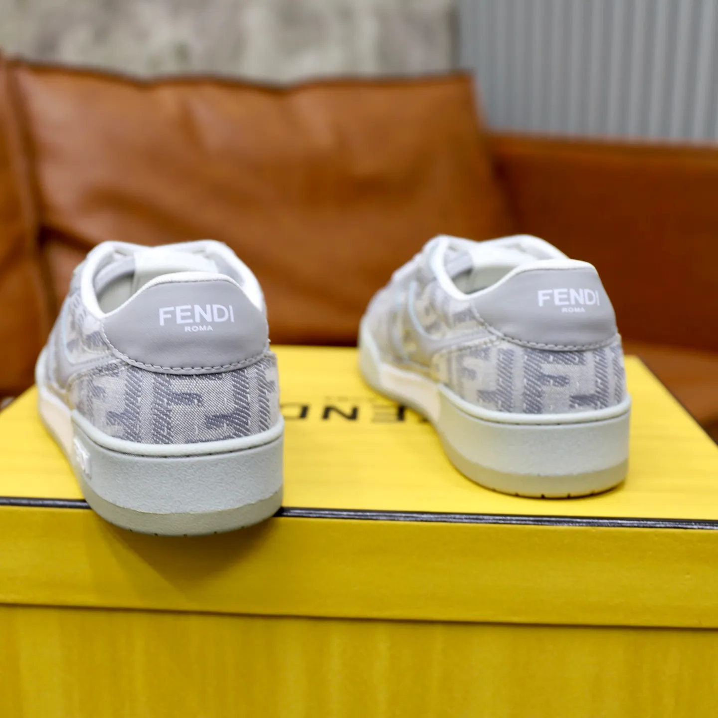 Ex-factory price: 640🔥Couple model (top original order) Brand: FENDI Size: 35-44 (customized for men 38 and 45) Grade: original order quality High version Material: Imported original cowhide stitching ➕ High-quality and comfortable lining Original TPU lightweight anti-slip outsole Style category: Travel fashion casual shoes Versatile trend